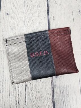 U.S.E.D. | 3 seatbelt strap velcro money change wallet
